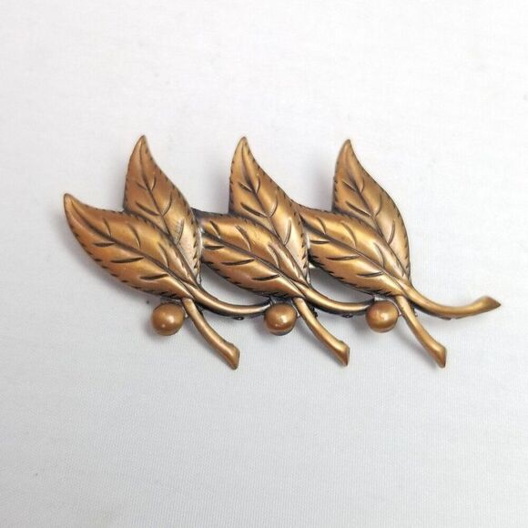 Vintage Solid Copper Leaf Design Brooch, Unisex Lapel Pin, Estate - Picture 1 of 7